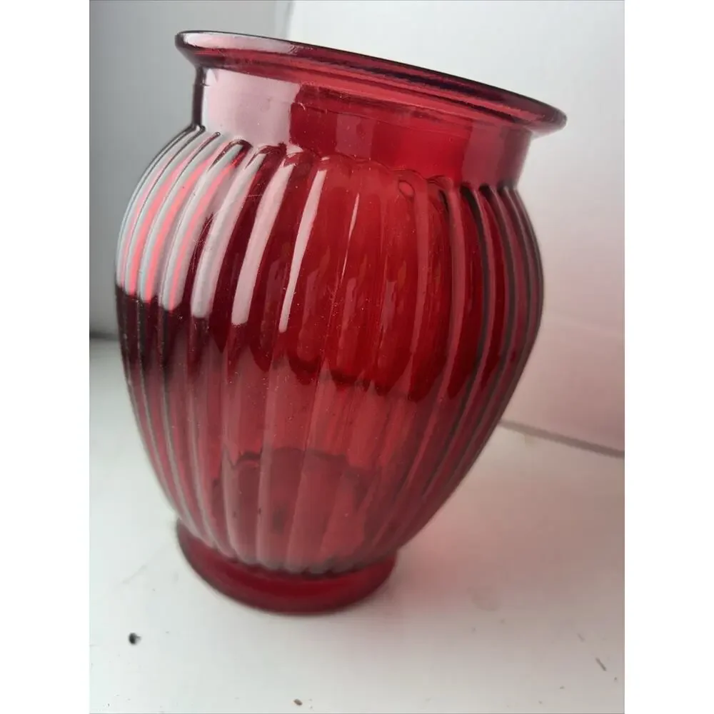 CHRISTMAS RED 7.5”T x 5”W VASE-1 800 FLOWERS. Read Description